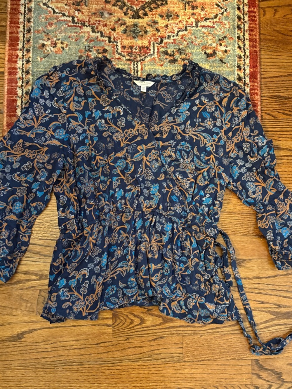 Lucky Brand floral wrap blouse peplum style size large blue